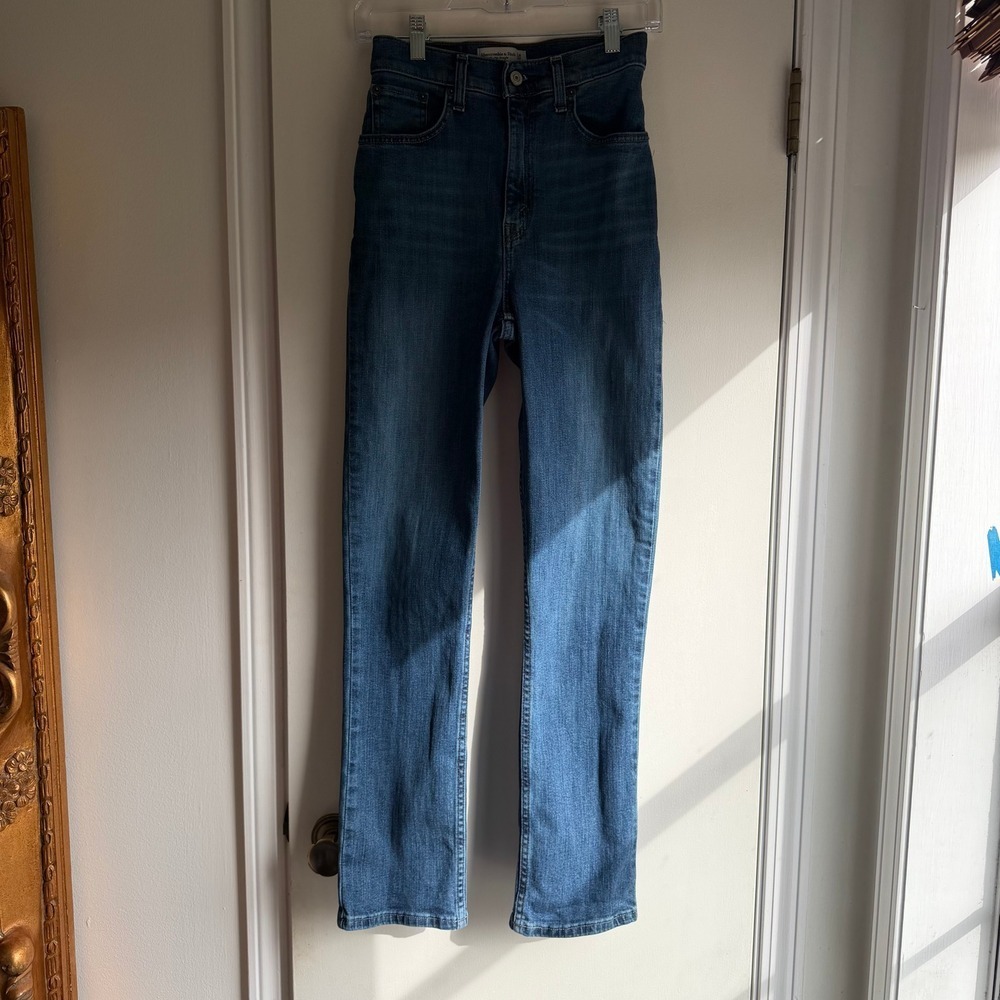 Abercrombie Fitch The 90s Straight Ultra High Rise Jeans Medium Wash Size 24